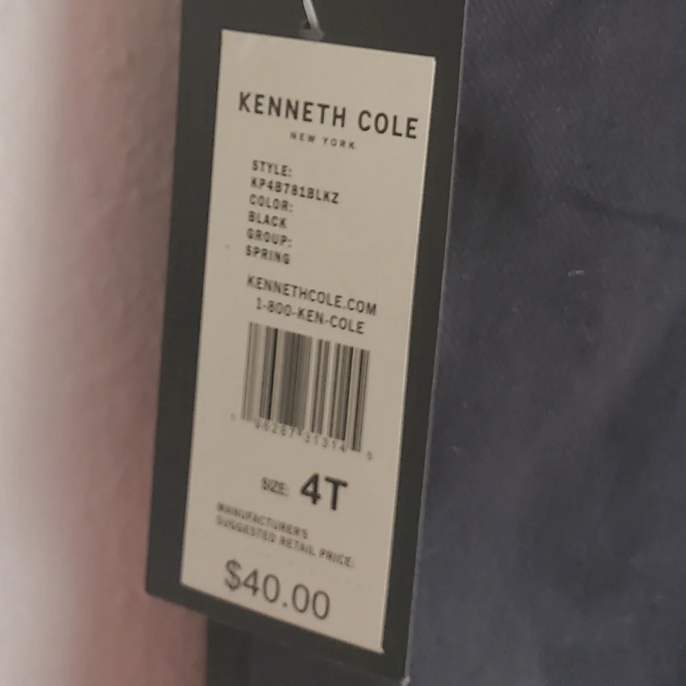 Reaction Kenneth Cole 2 peice set.